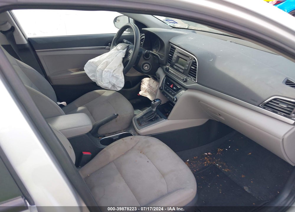 2018 HYUNDAI ELANTRA SE VIN: 5NPD74LF1JH282805