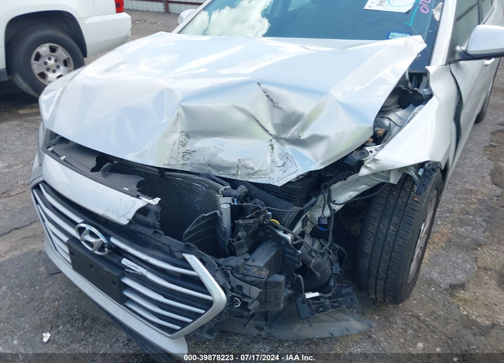 2018 HYUNDAI ELANTRA SE VIN: 5NPD74LF1JH282805