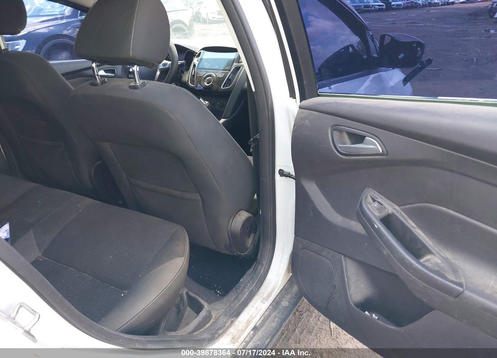 2014 FORD FOCUS SE VIN: 1FADP3F26EL439044