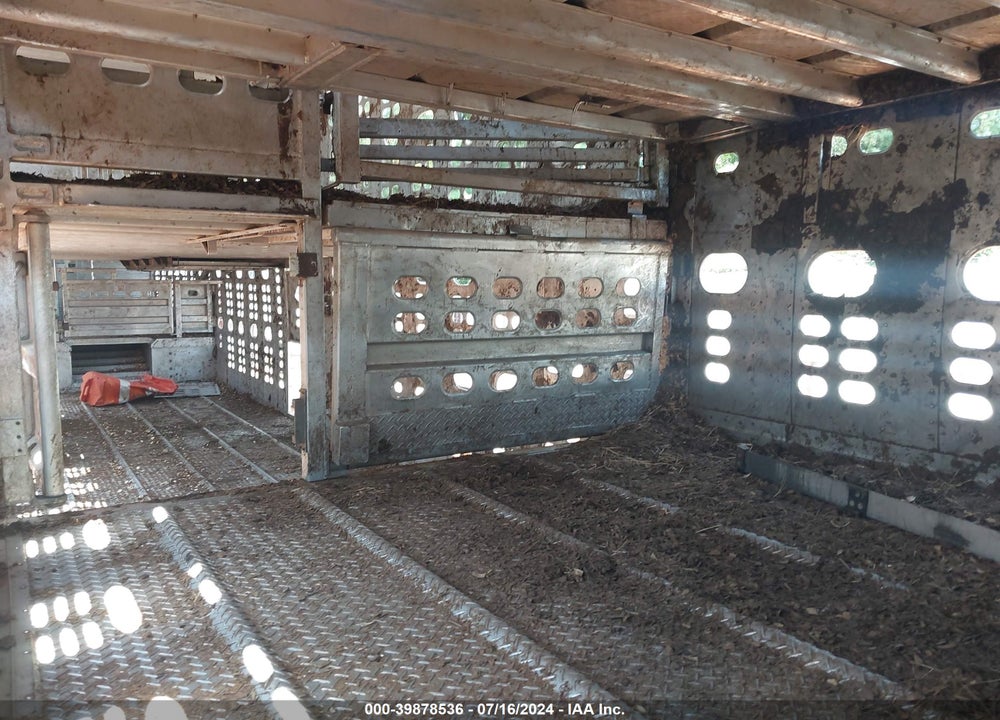 2021 WILSON TRAILER CO LIVESTOCK TRAILER VIN: 1W1K65325M5560628