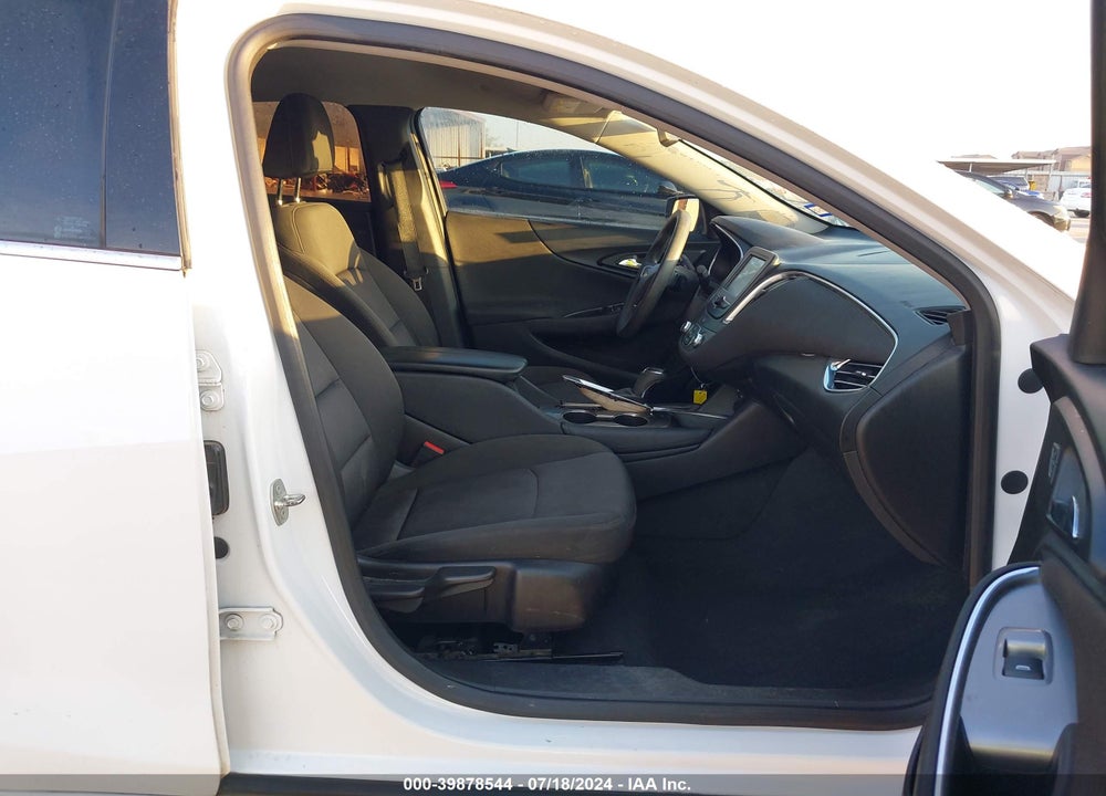 2018 CHEVROLET MALIBU LT VIN: 1G1ZD5ST5JF183919