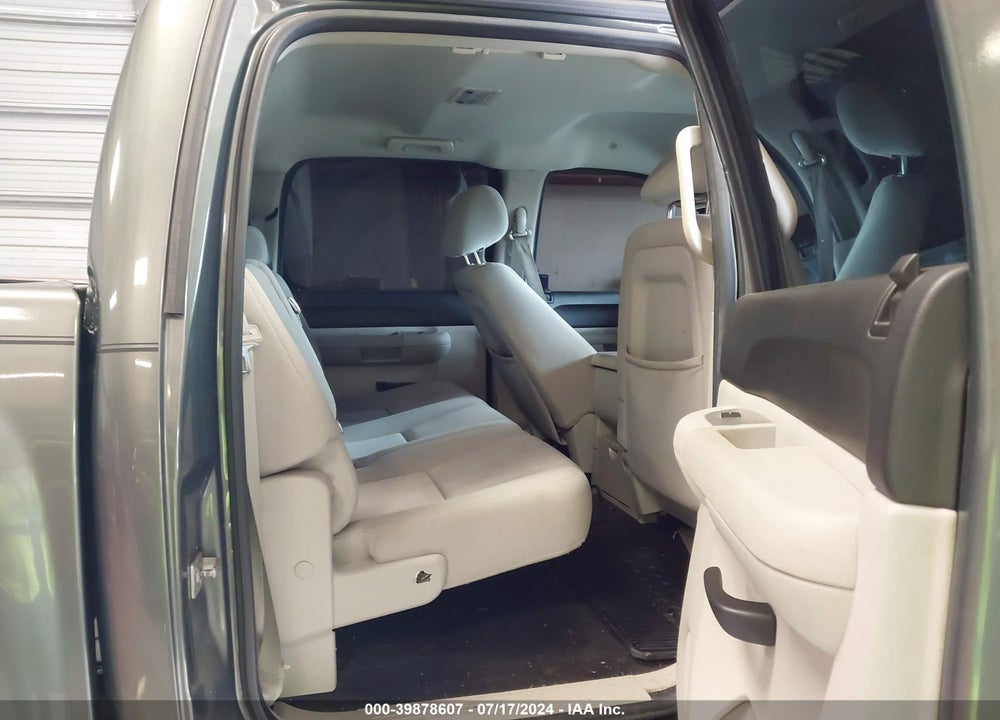 2011 CHEVROLET SILVERADO 1500 LT VIN: 1GCPKSE33BF121192