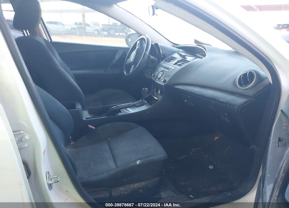 2011 MAZDA 3 VIN: JM1BL1UGXB1498881