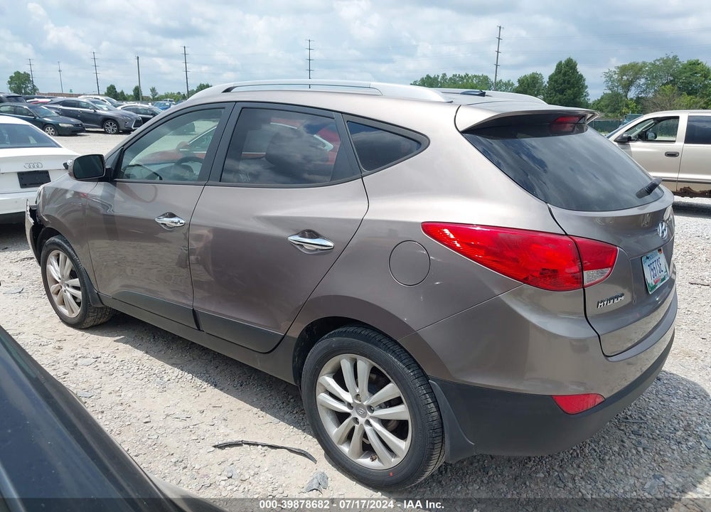 2013 HYUNDAI TUCSON LIMITED VIN: KM8JU3AC9DU681739
