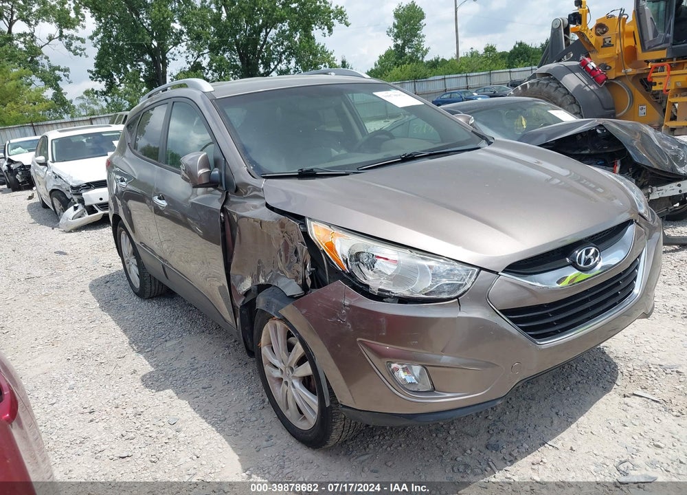 2013 HYUNDAI TUCSON LIMITED VIN: KM8JU3AC9DU681739