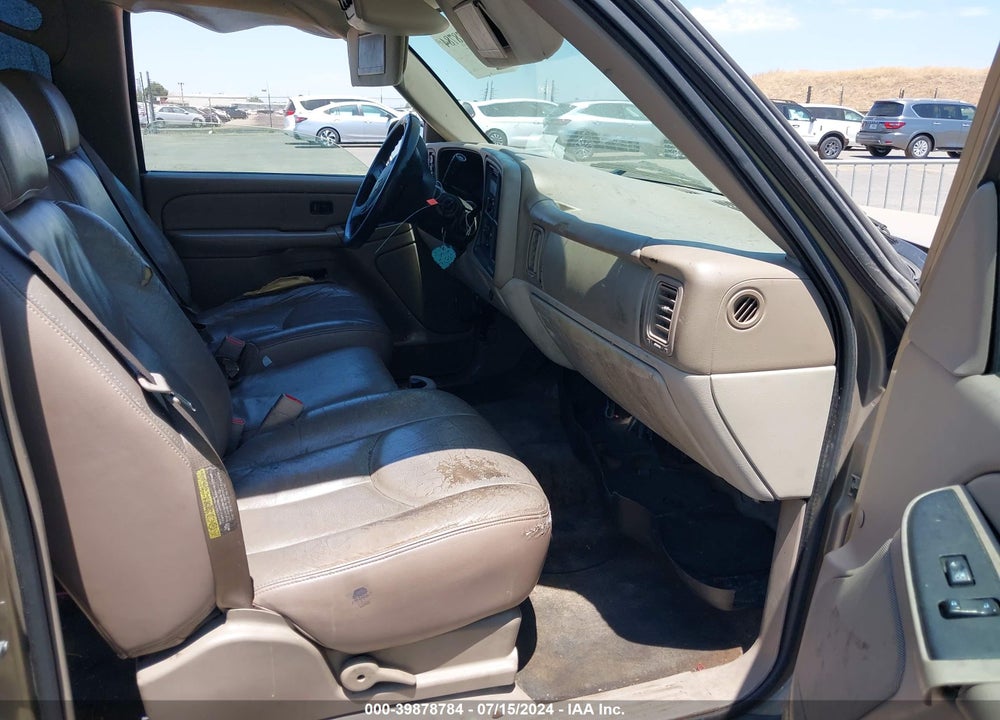 2005 CHEVROLET TAHOE LS VIN: 1GNEK13T05J199359
