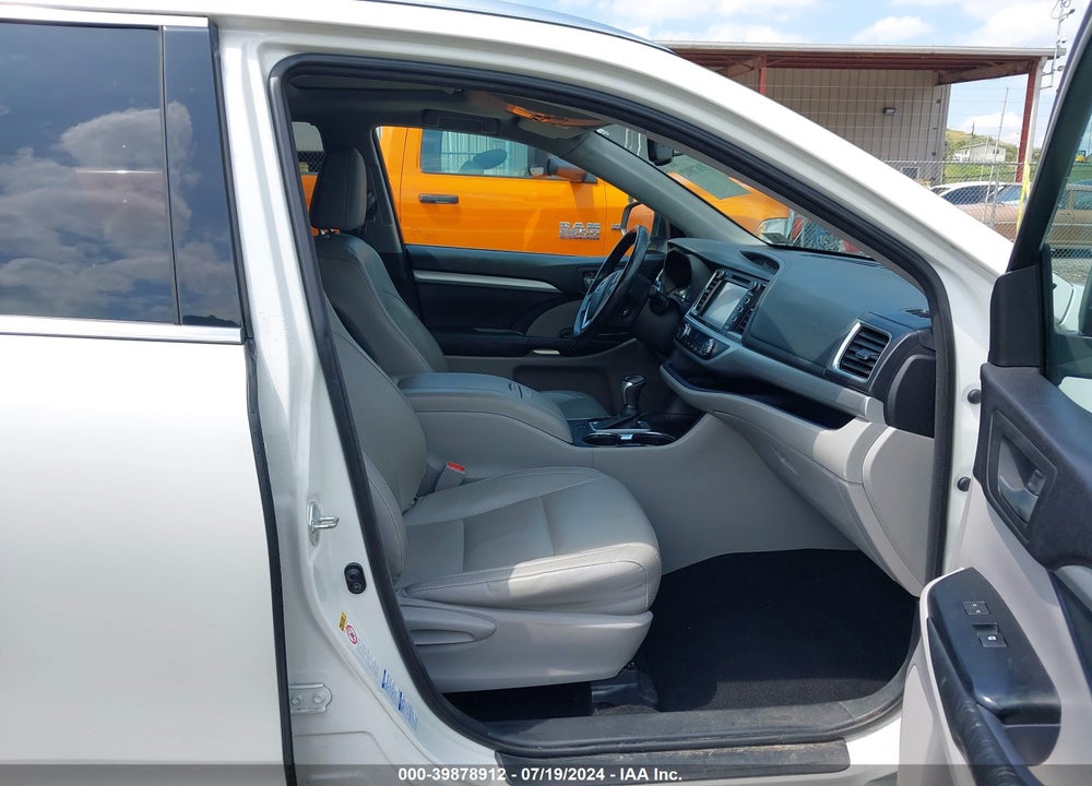 2015 TOYOTA HIGHLANDER XLE V6 VIN: 5TDJKRFH2FS187795