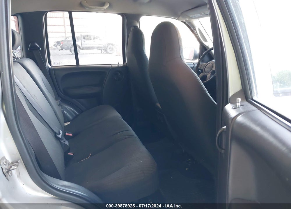 2004 JEEP LIBERTY SPORT VIN: 1J4GL48K64W229959