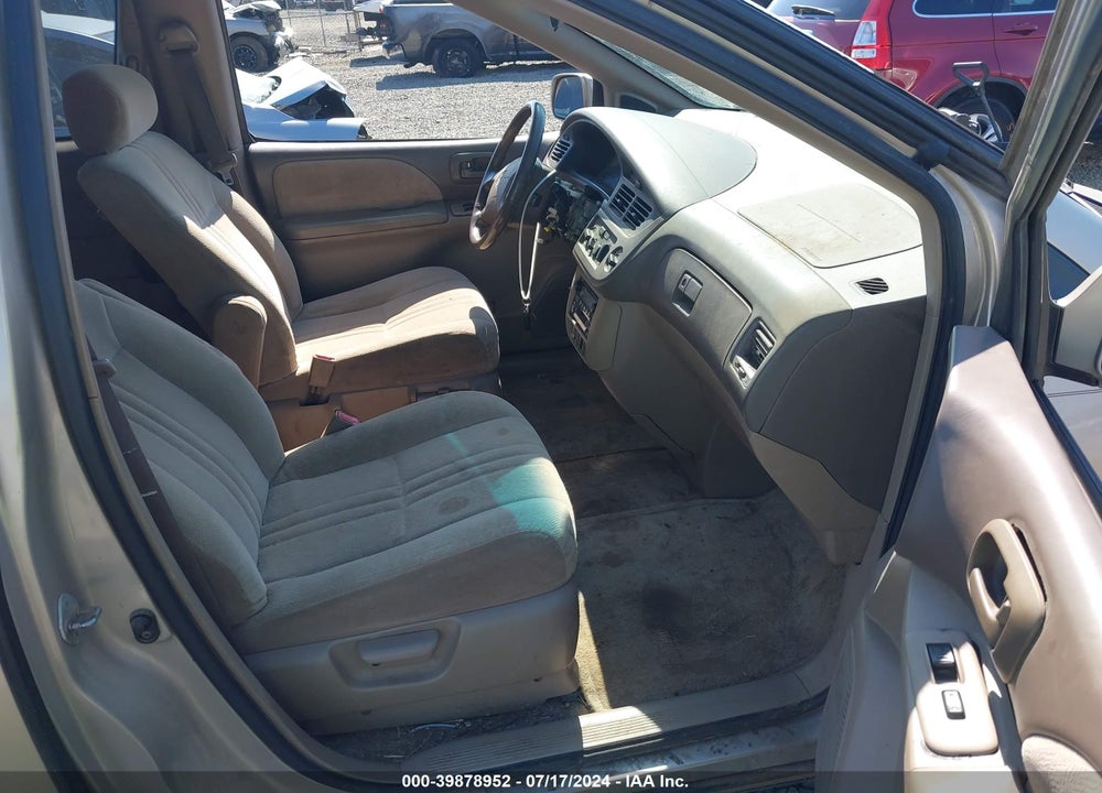 2002 TOYOTA SIENNA LE VIN: 4T3ZF13C52U469049
