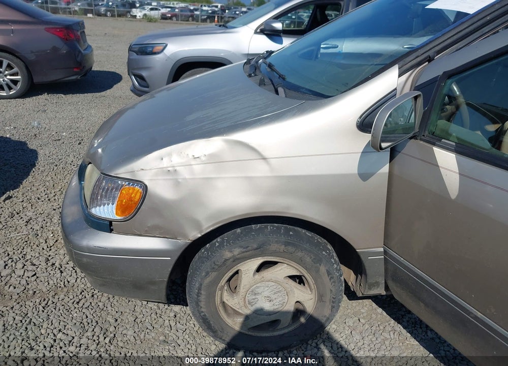 2002 TOYOTA SIENNA LE VIN: 4T3ZF13C52U469049
