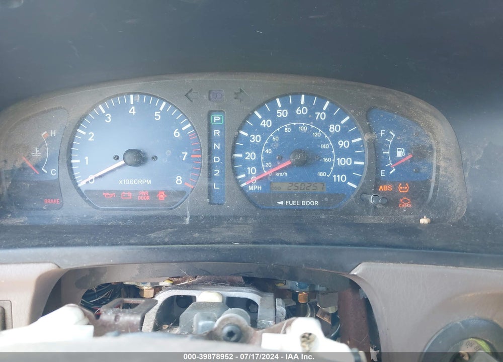 2002 TOYOTA SIENNA LE VIN: 4T3ZF13C52U469049