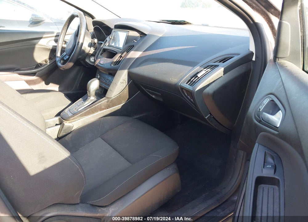 2018 FORD FOCUS SE VIN: 1FADP3F21JL270416