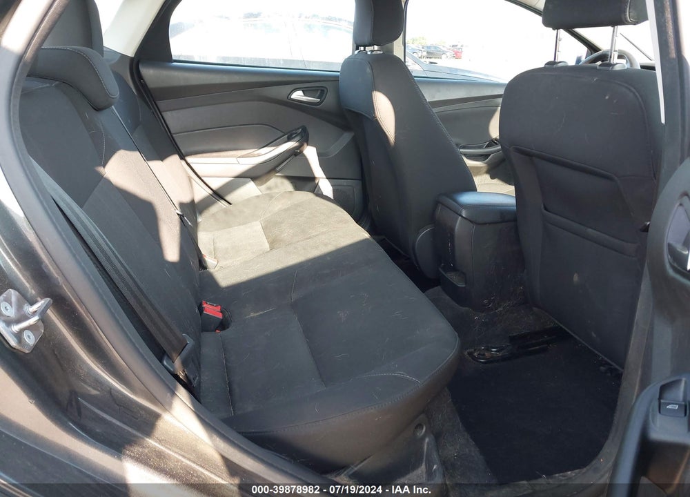 2018 FORD FOCUS SE VIN: 1FADP3F21JL270416