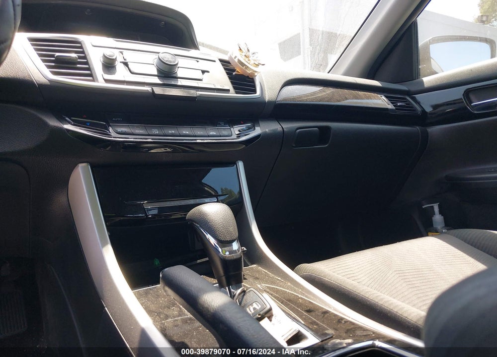 2017 HONDA ACCORD VIN: 1HGCR2F34HA257069