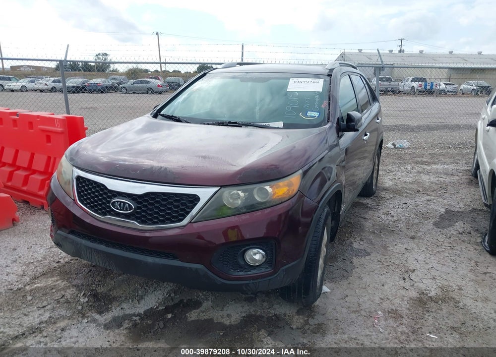 2011 KIA SORENTO LX VIN: 5XYKTCA10BG109015