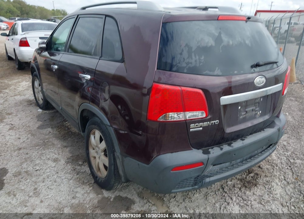 2011 KIA SORENTO LX VIN: 5XYKTCA10BG109015
