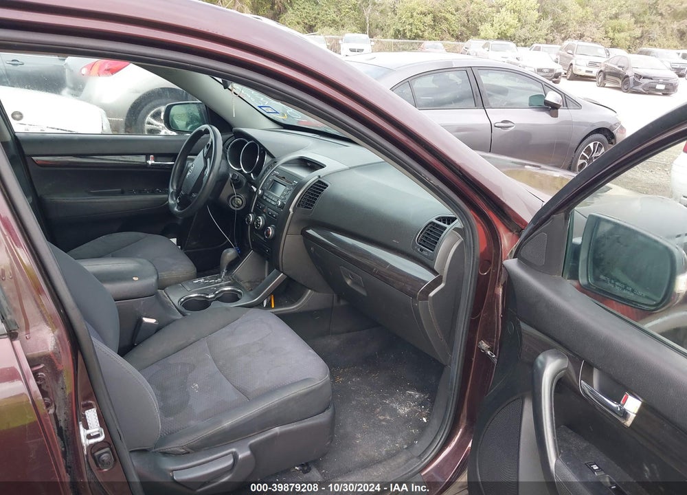 2011 KIA SORENTO LX VIN: 5XYKTCA10BG109015