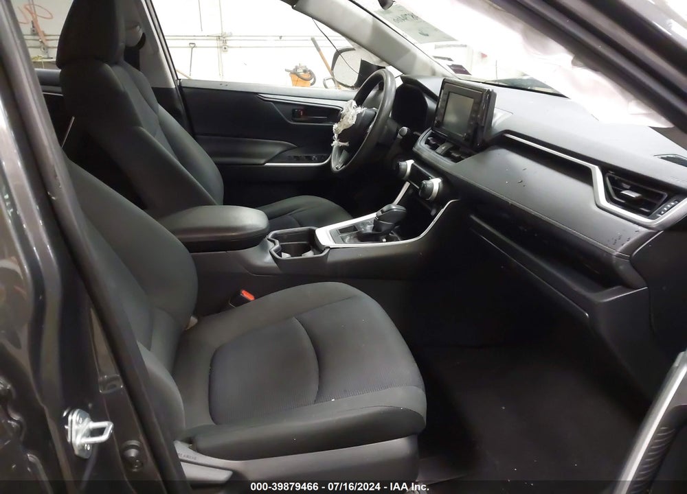 2019 TOYOTA RAV4 LE VIN: JTMF1RFV1KJ016185