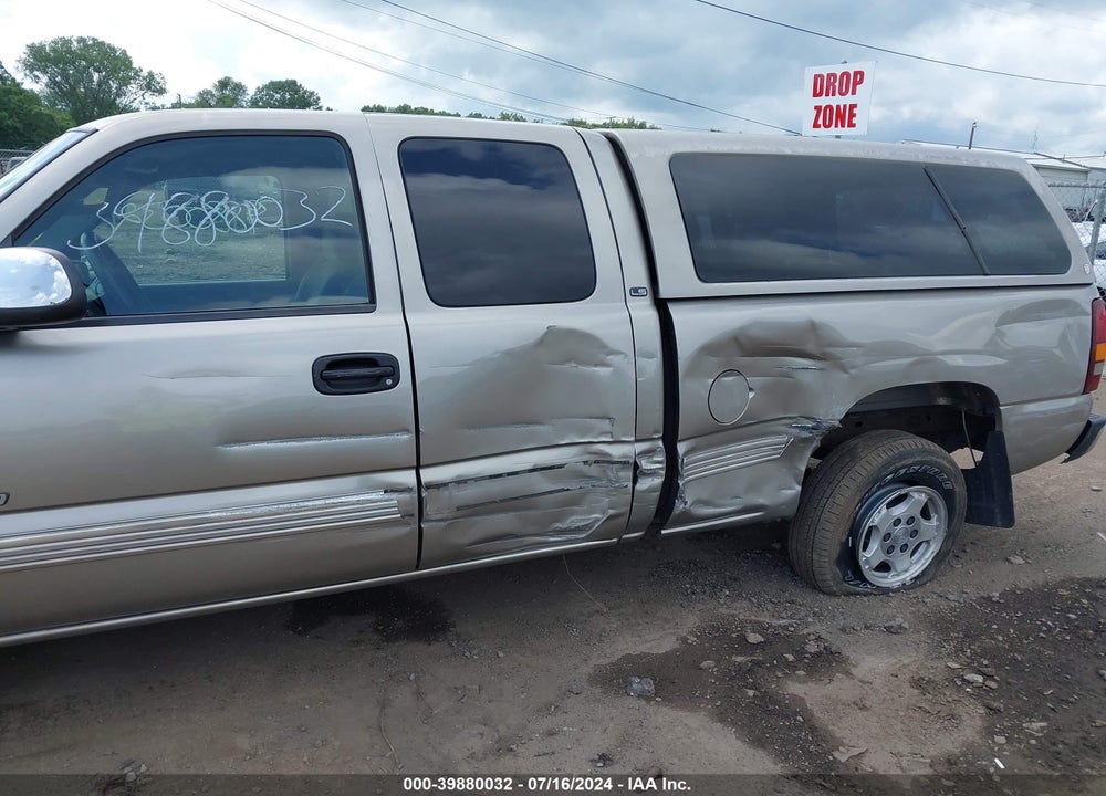 2002 CHEVROLET SILVERADO 1500 LS VIN: 2GCEC19T121396933