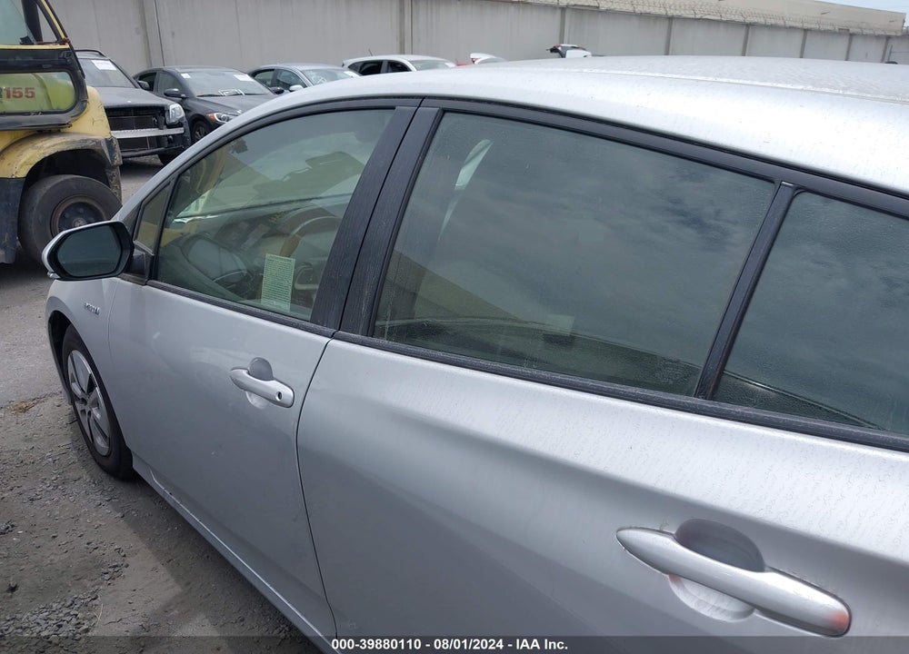 2018 TOYOTA PRIUS THREE VIN: JTDKARFU3J3065400
