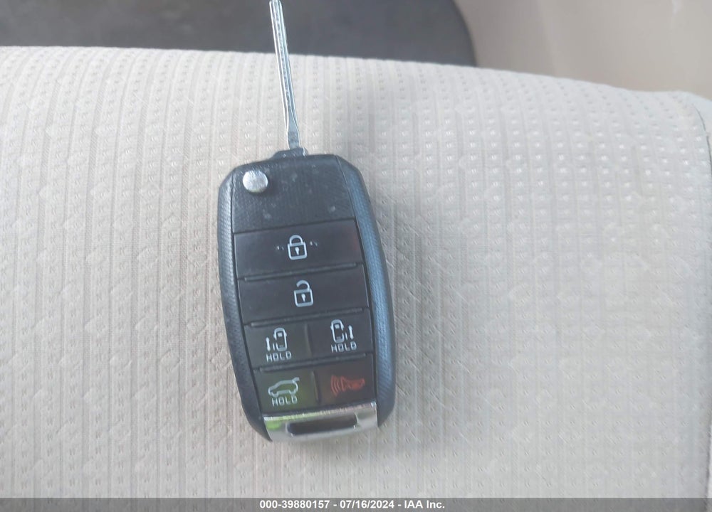 2016 KIA SEDONA LX VIN: KNDMB5C15G6086037