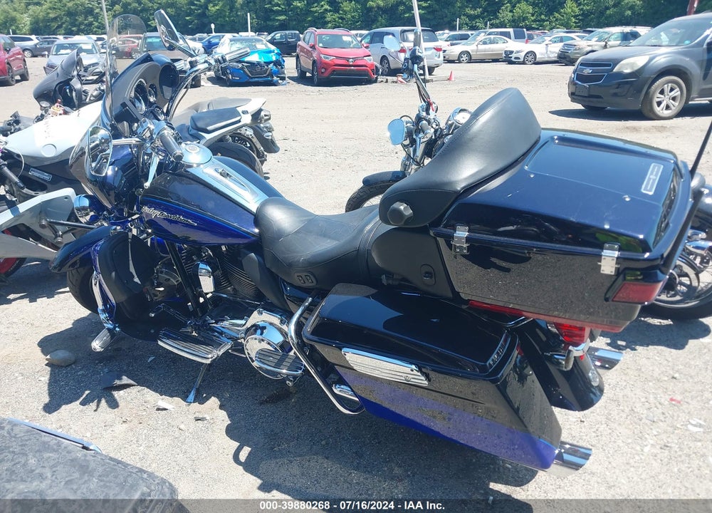 2011 HARLEY-DAVIDSON FLHTCUSE6 VIN: 1HD1PR810BB959860