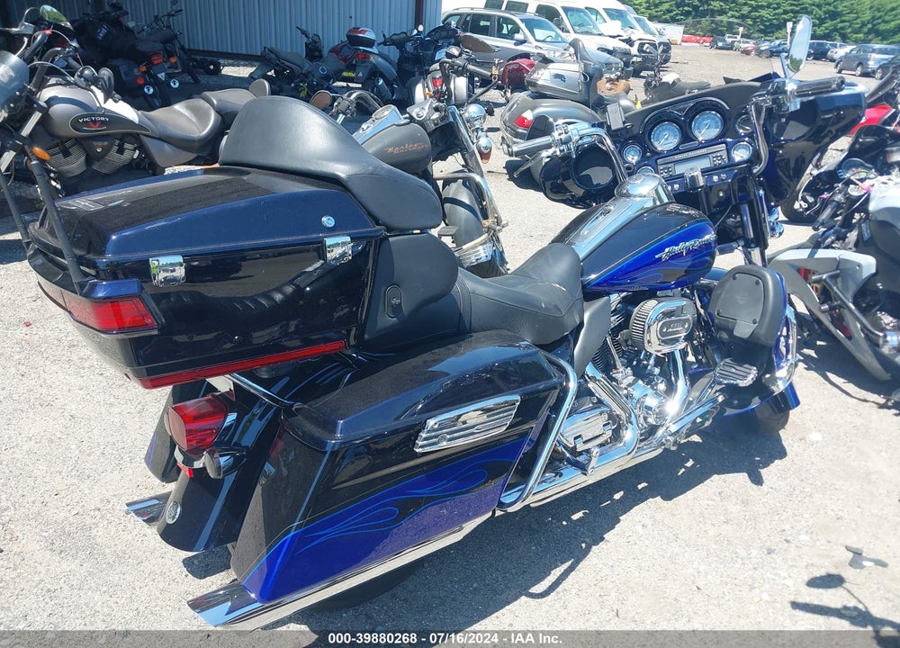 2011 HARLEY-DAVIDSON FLHTCUSE6 VIN: 1HD1PR810BB959860
