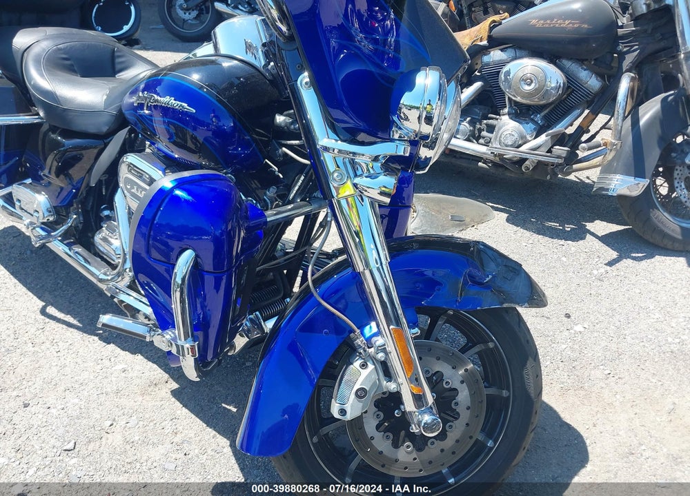 2011 HARLEY-DAVIDSON FLHTCUSE6 VIN: 1HD1PR810BB959860