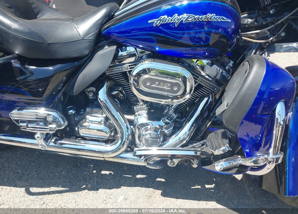 2011 HARLEY-DAVIDSON FLHTCUSE6 VIN: 1HD1PR810BB959860