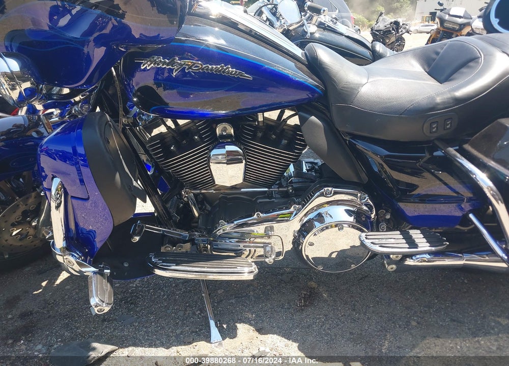 2011 HARLEY-DAVIDSON FLHTCUSE6 VIN: 1HD1PR810BB959860