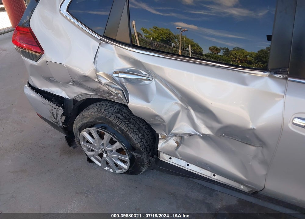 2017 NISSAN ROGUE SV VIN: JN8AT2MT9HW397085