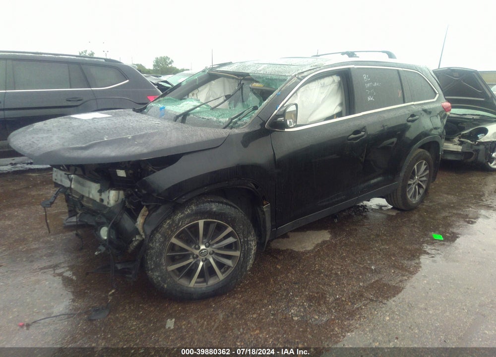 2019 TOYOTA HIGHLANDER XLE VIN: 5TDKZRFH2KS322168