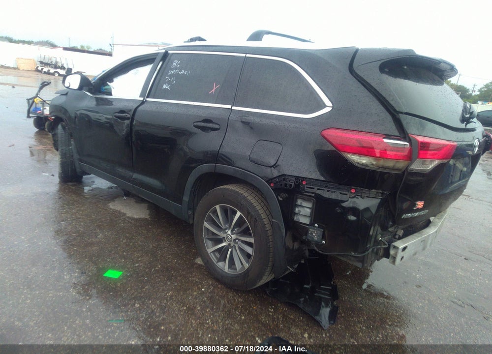 2019 TOYOTA HIGHLANDER XLE VIN: 5TDKZRFH2KS322168