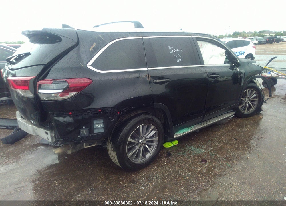 2019 TOYOTA HIGHLANDER XLE VIN: 5TDKZRFH2KS322168