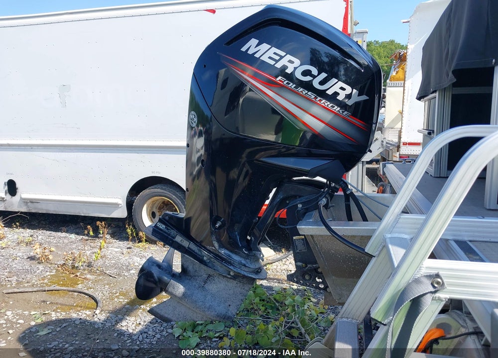 2015 SYLVAN MIRAGE 820 VIN: SYL48890J415