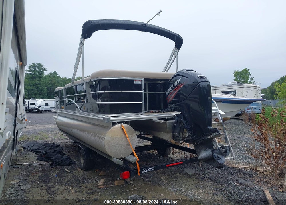 2015 SYLVAN MIRAGE 820 VIN: SYL48890J415