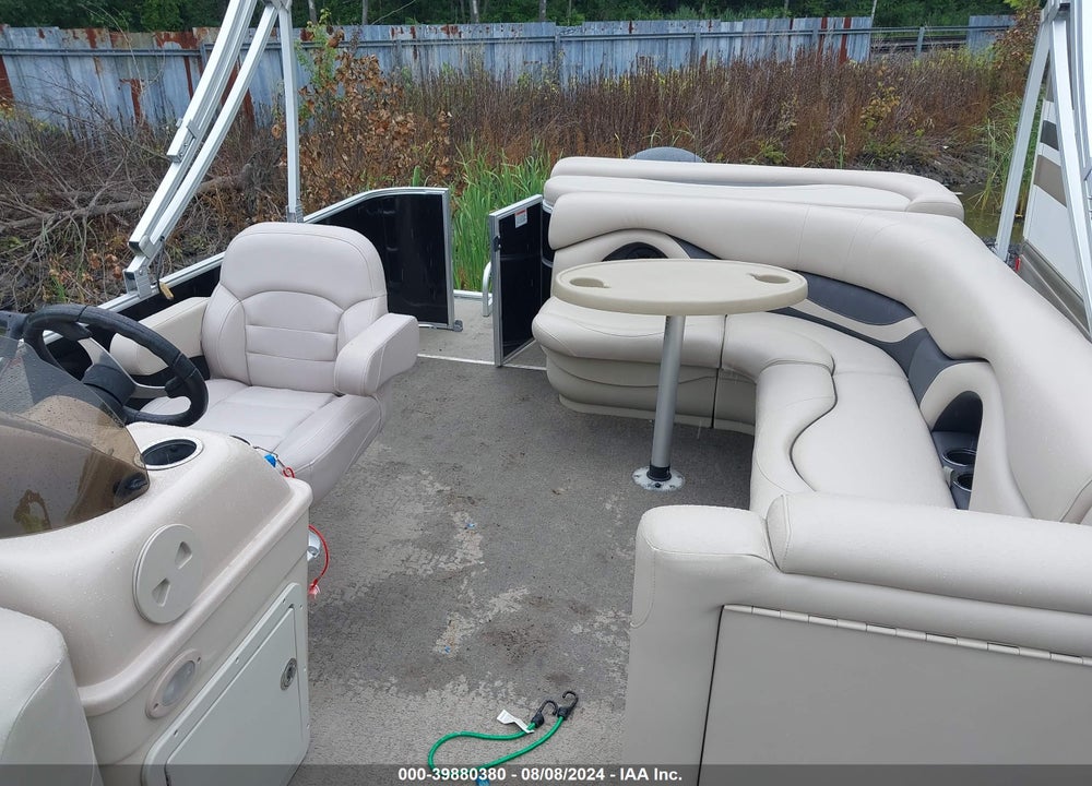 2015 SYLVAN MIRAGE 820 VIN: SYL48890J415