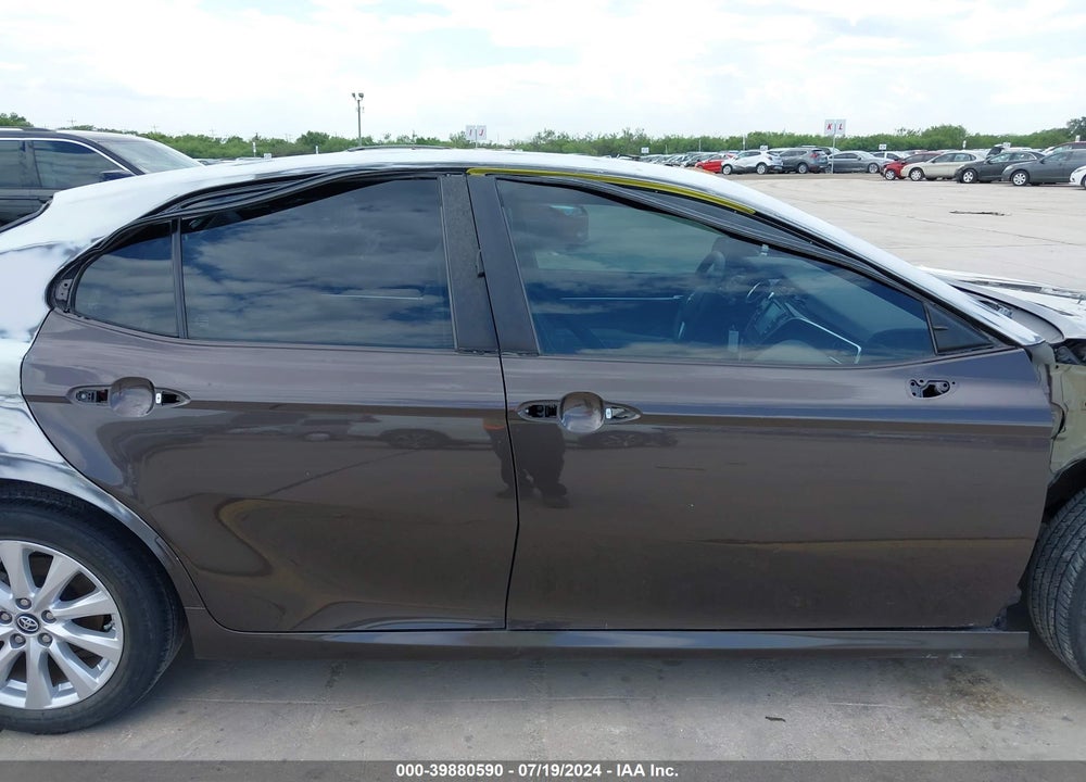 2018 TOYOTA CAMRY LE VIN: 4T1B11HK3JU044372