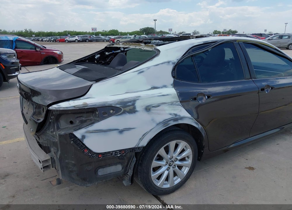 2018 TOYOTA CAMRY LE VIN: 4T1B11HK3JU044372