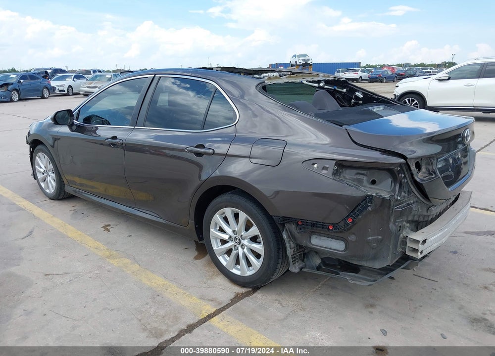 2018 TOYOTA CAMRY LE VIN: 4T1B11HK3JU044372
