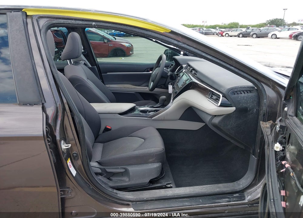 2018 TOYOTA CAMRY LE VIN: 4T1B11HK3JU044372