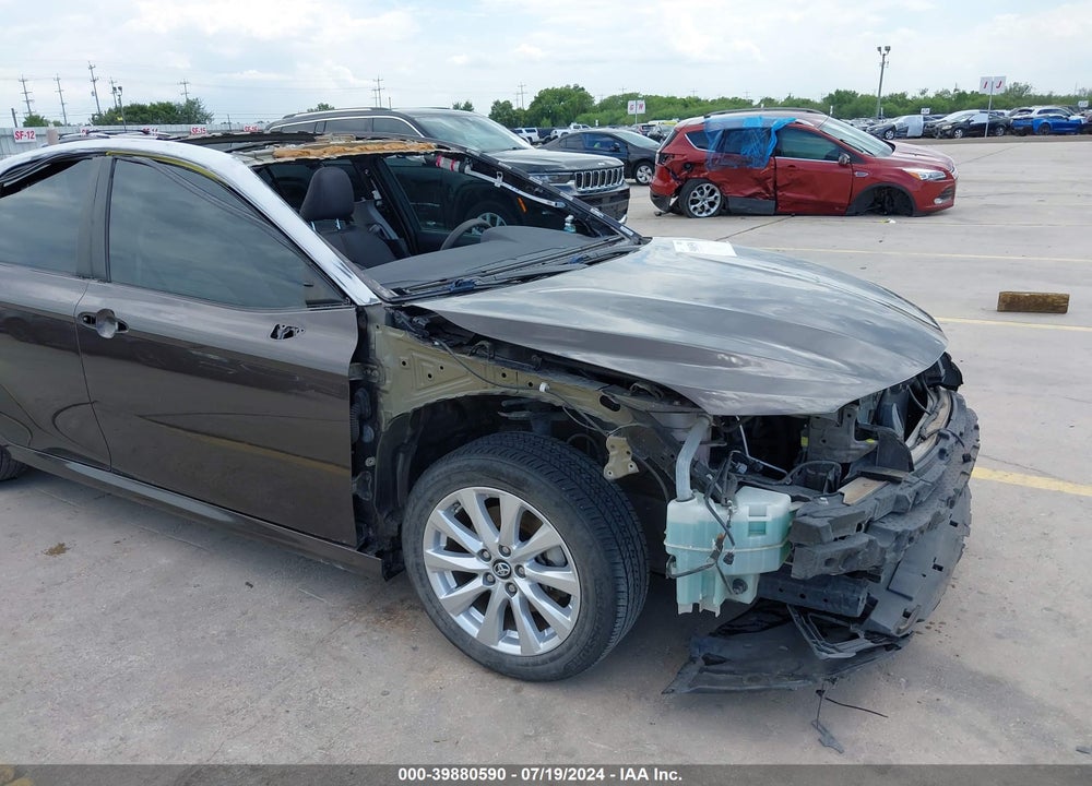 2018 TOYOTA CAMRY LE VIN: 4T1B11HK3JU044372