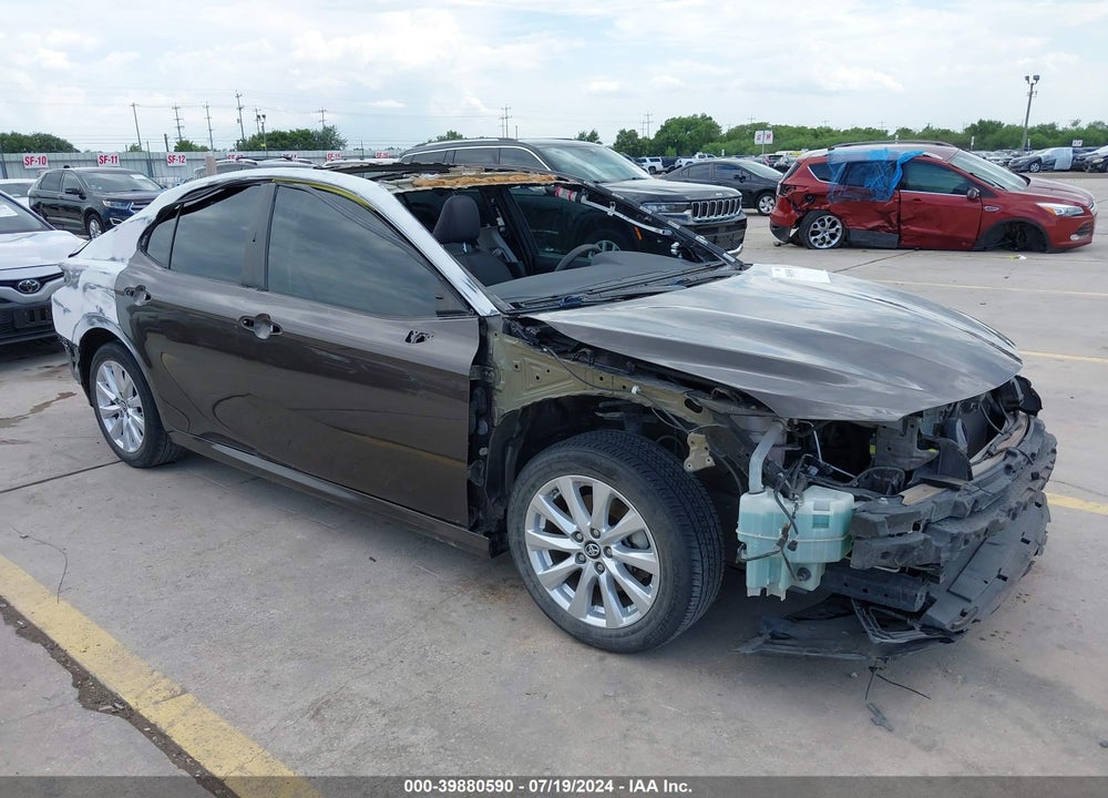 2018 TOYOTA CAMRY LE VIN: 4T1B11HK3JU044372