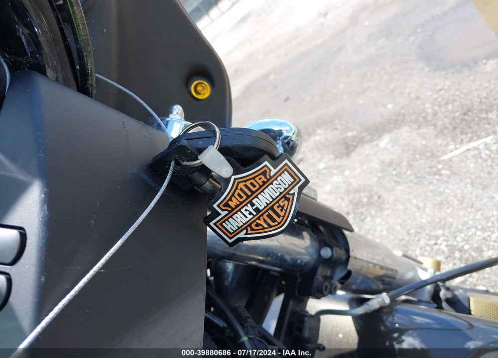 2021 HARLEY-DAVIDSON FLHX VIN: 1HD1KBC14MB672084