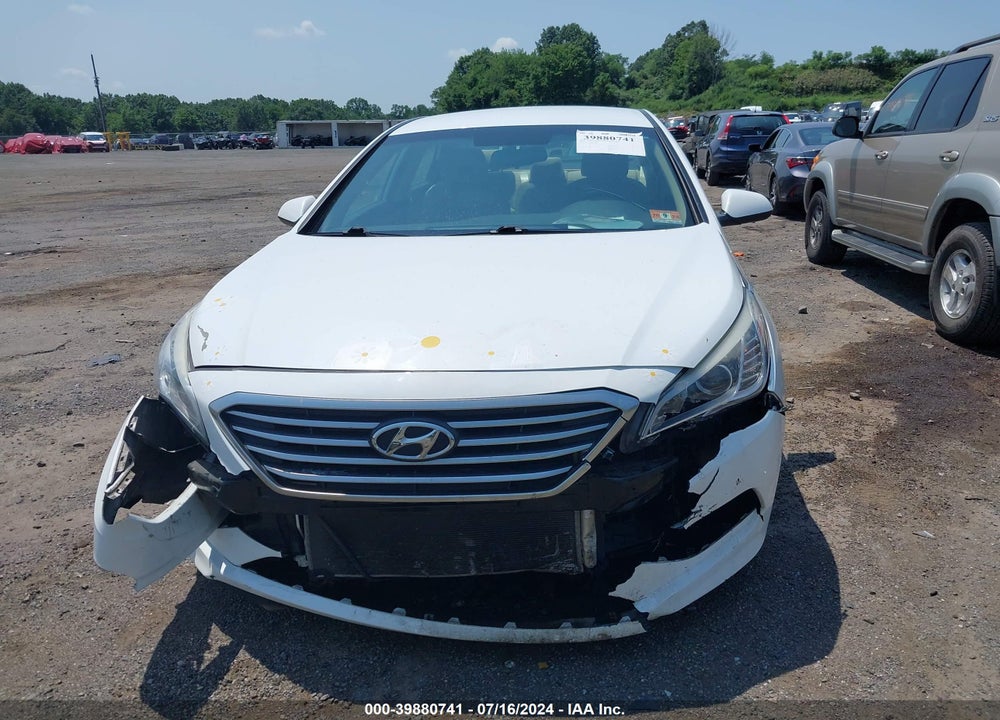 2015 HYUNDAI SONATA SE VIN: 5NPE24AF8FH213218