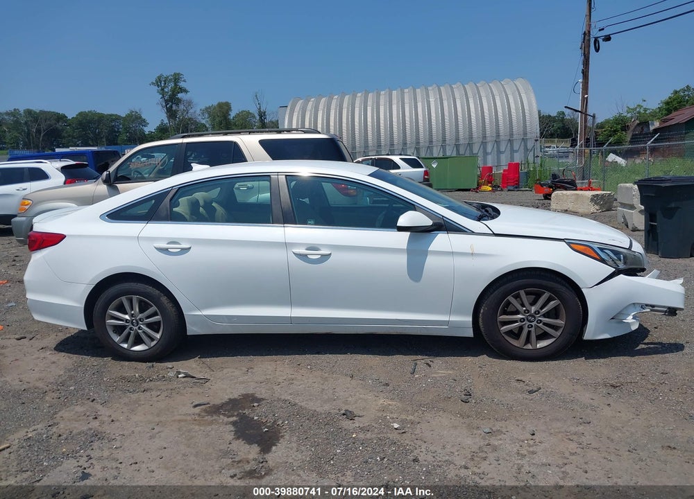2015 HYUNDAI SONATA SE VIN: 5NPE24AF8FH213218