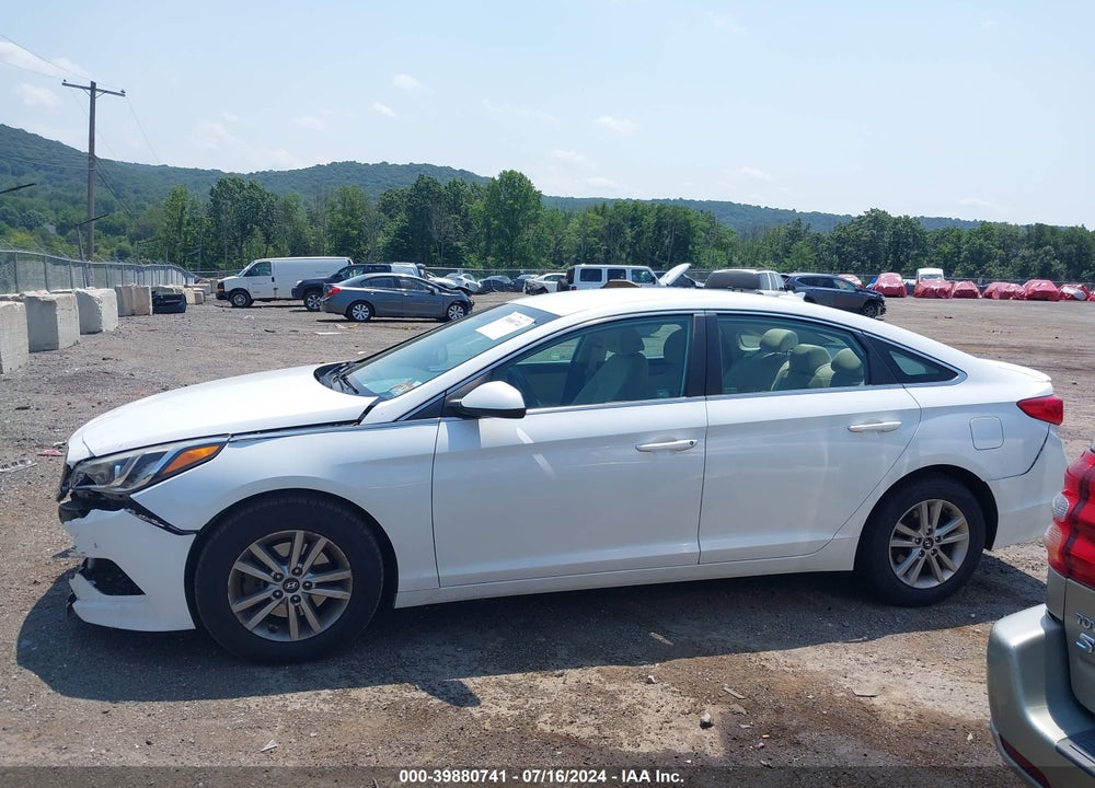 2015 HYUNDAI SONATA SE VIN: 5NPE24AF8FH213218
