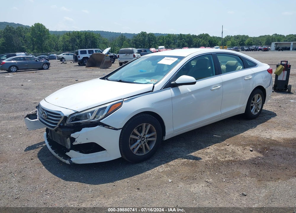 2015 HYUNDAI SONATA SE VIN: 5NPE24AF8FH213218