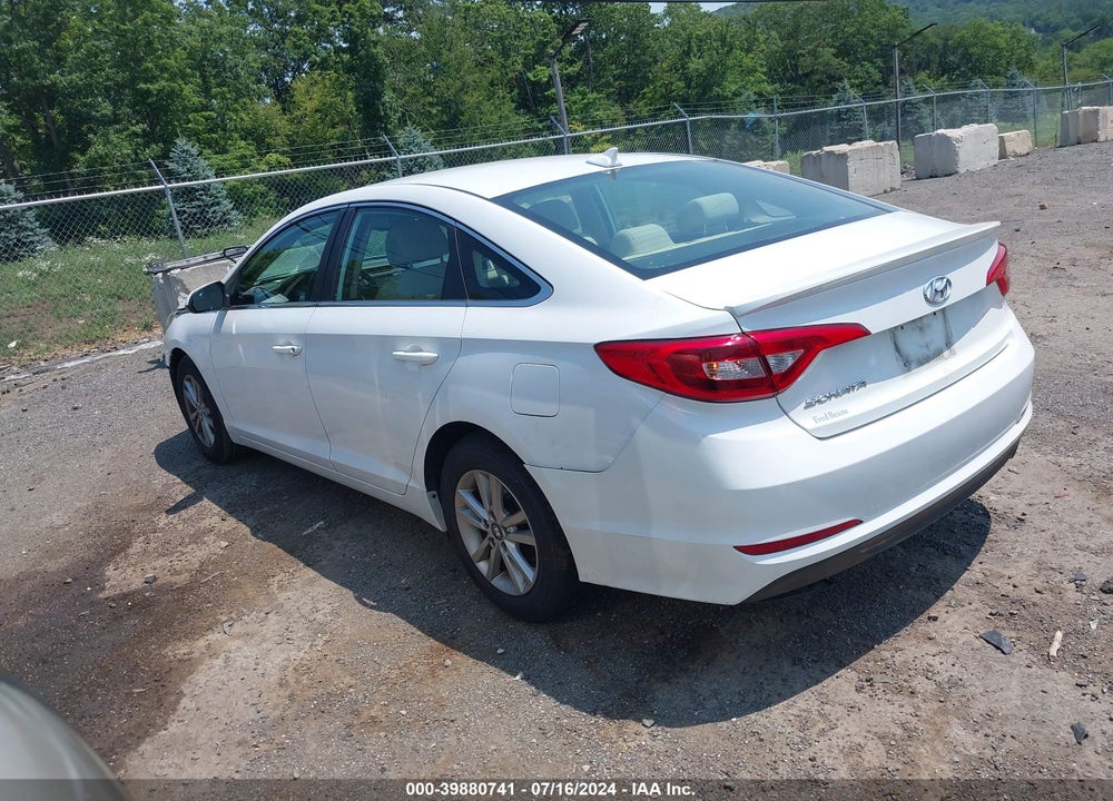 2015 HYUNDAI SONATA SE VIN: 5NPE24AF8FH213218