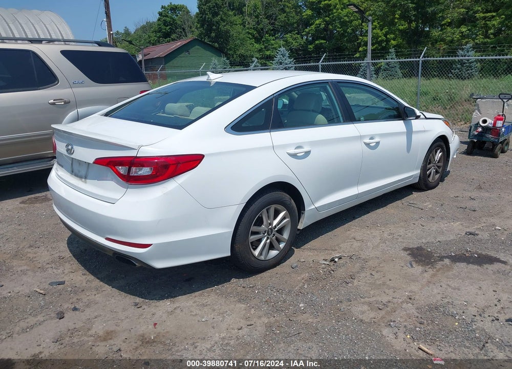 2015 HYUNDAI SONATA SE VIN: 5NPE24AF8FH213218